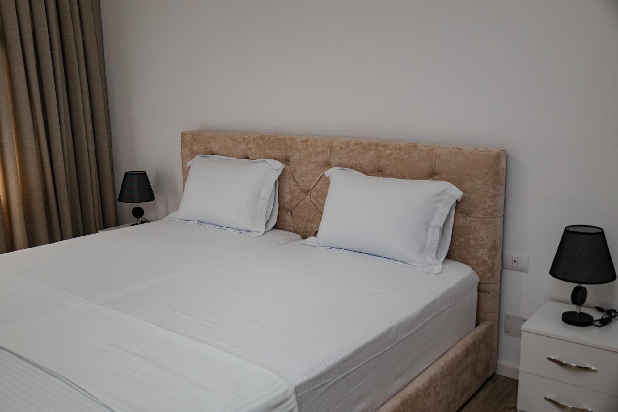 Riviera Hotel-City Center Vlore Exterior photo